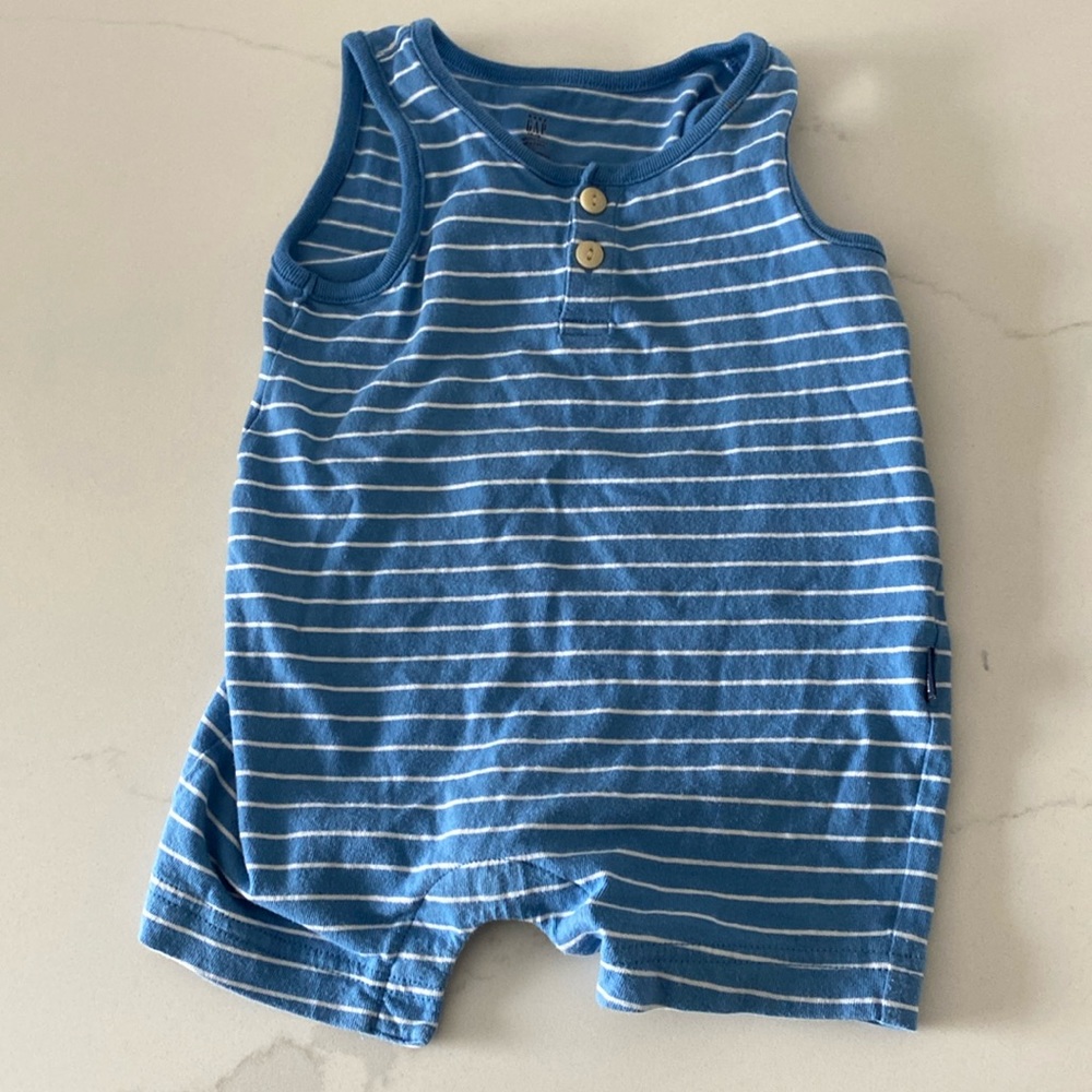⚫️ GAP ⚫️ - blue and white striped short onesie - 12-18 months